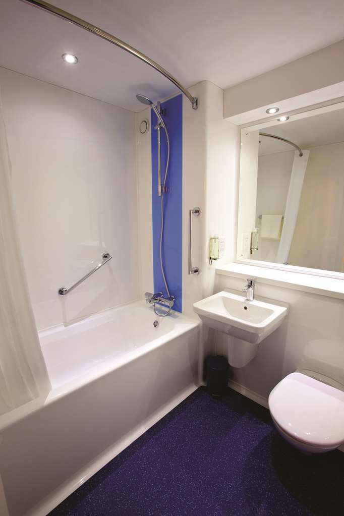 Travelodge Birmingham Oldbury 奥尔德伯里 客房 照片